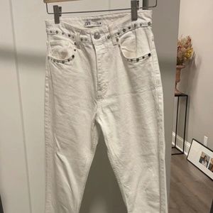 Skinny white jeans with details